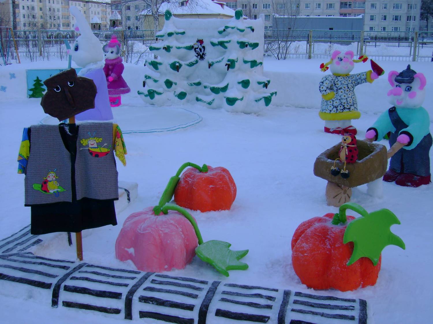 Бухгалтер из села Якуши сама построила снежный городок